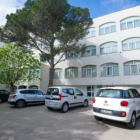 فندق Ecoresort Le Sirene - Caroli غالّيبولي