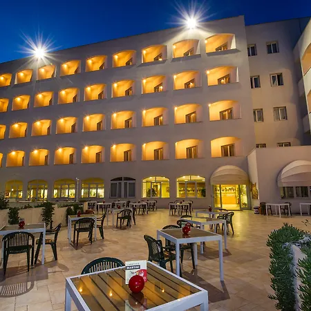 فندق Ecoresort Le Sirene - Caroli غالّيبولي